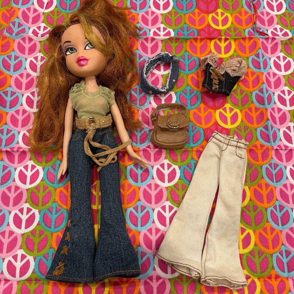 Bratz Strut it! Meygan Doll with Accessories 20B #112 As Shown